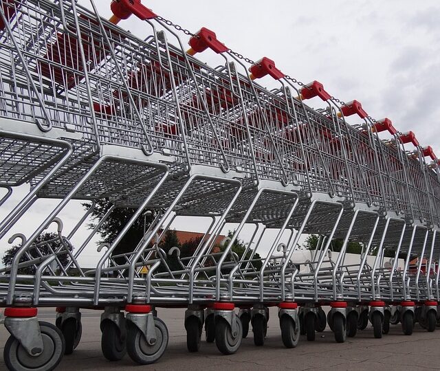 Auchan : Un géant de la distribution face aux mutations du commerce